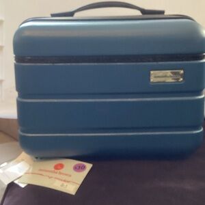 Samantha Brown Classic Blue Travel case